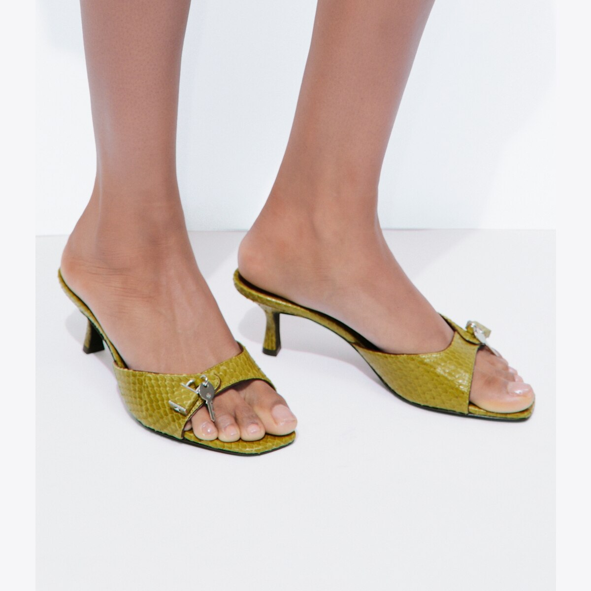 LOCK KITTEN HEEL SANDAL - thumbnail 2