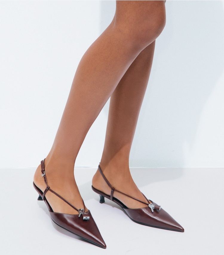 Tory Burch designer heels Lock Low Heel Pump in NEGRONI / SILVER accessory on model