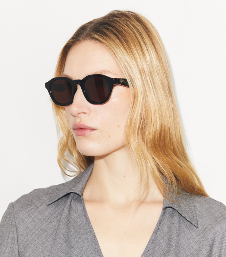 Tory Burch designer lunettes Lunettes de soleil rondes Kira in TORTOISE/YELLOW accessory on model