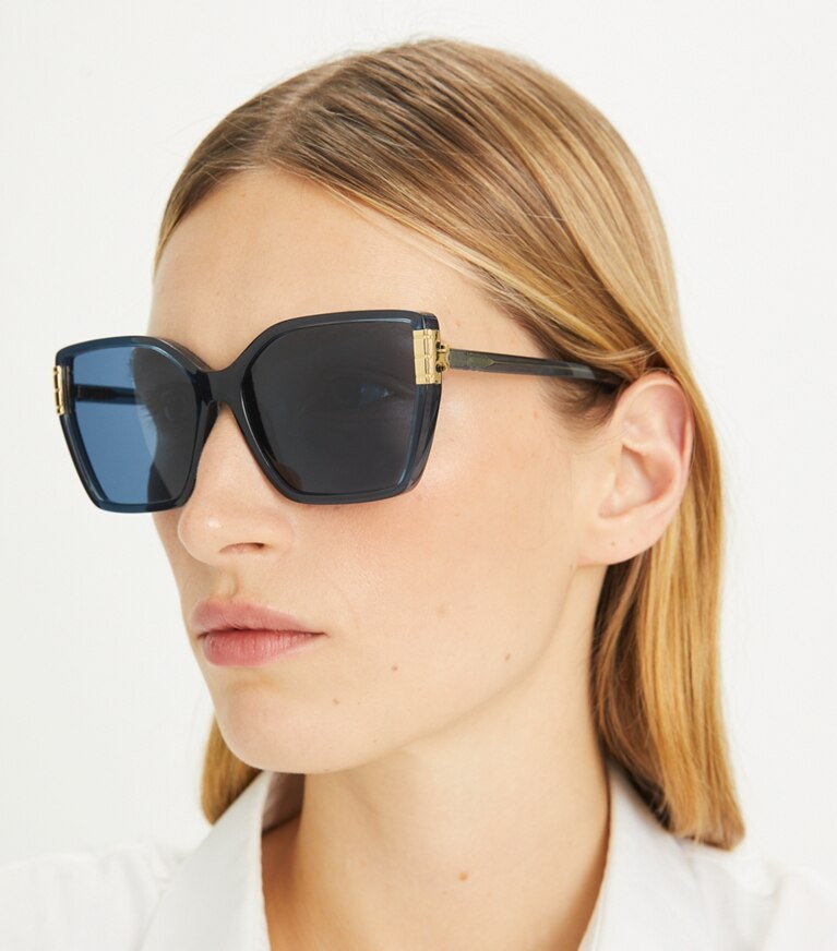 Tory Burch designer lunettes Lunettes de soleil surdimensionnées œil de chat Eleanor dans TRANSPARENT NAVY/DARK BLUE accessoire sur le modèle