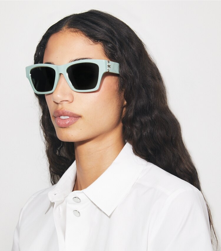 Tory Burch designer lunettes Lunettes de soleil Trace dans PERFECT MINT/SOLID GREEN accessoire sur le modèle