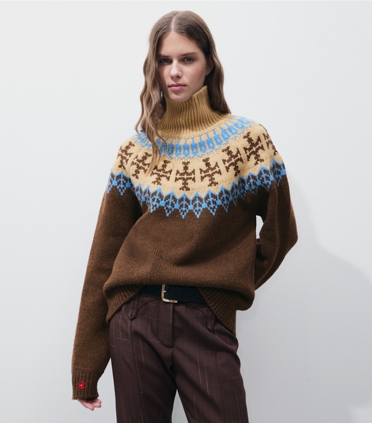 Tory Burch designer maglioni Maglia Fair Isle in lana in Chocolate Fairisle on model detail