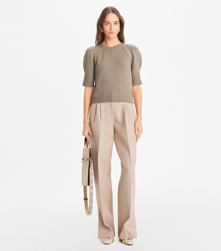 Tory Burch designer maglioni Maglia girocollo in lana in Mink Brown parte anteriore su modella