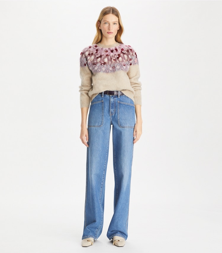 Tory Burch designer maglioni Maglia in lana decorata in Beige Stone / Mulberry Wine parte anteriore su modella