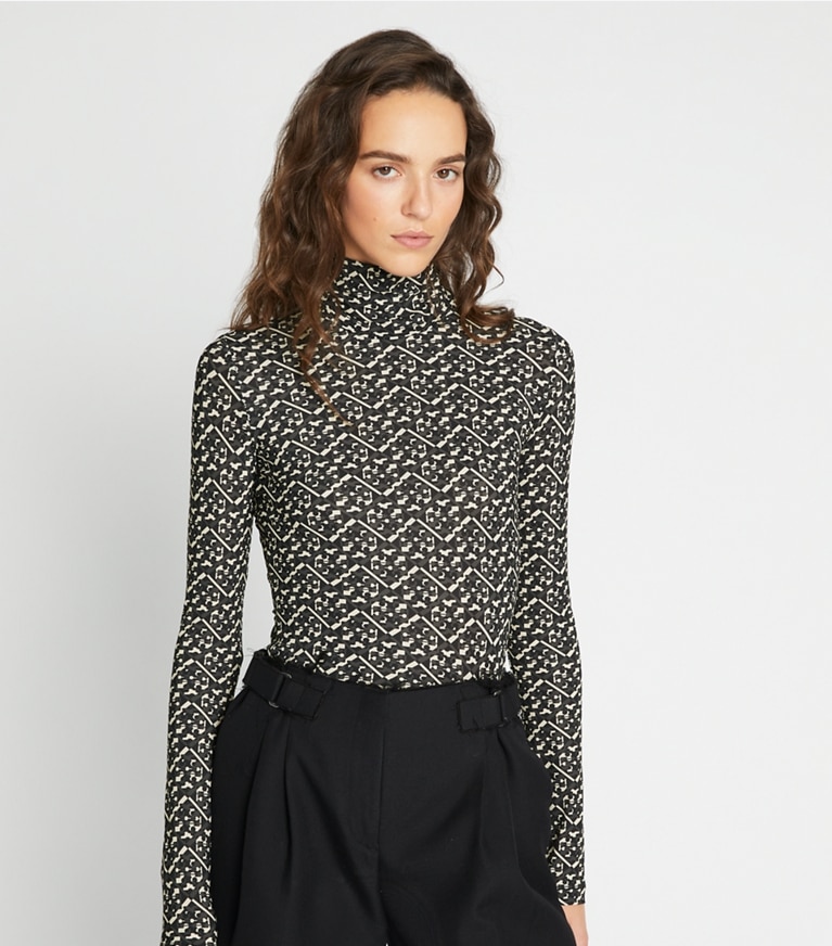 Tory Sport designer tops Maglia stampata con collo a lupetto in Mini Prismatic T Monogram front