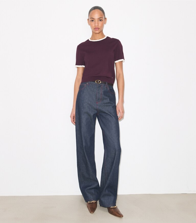 Tory Burch designer maglioni Maglione a maniche corte con bordi a contrasto in Dark Merlot parte anteriore su modella