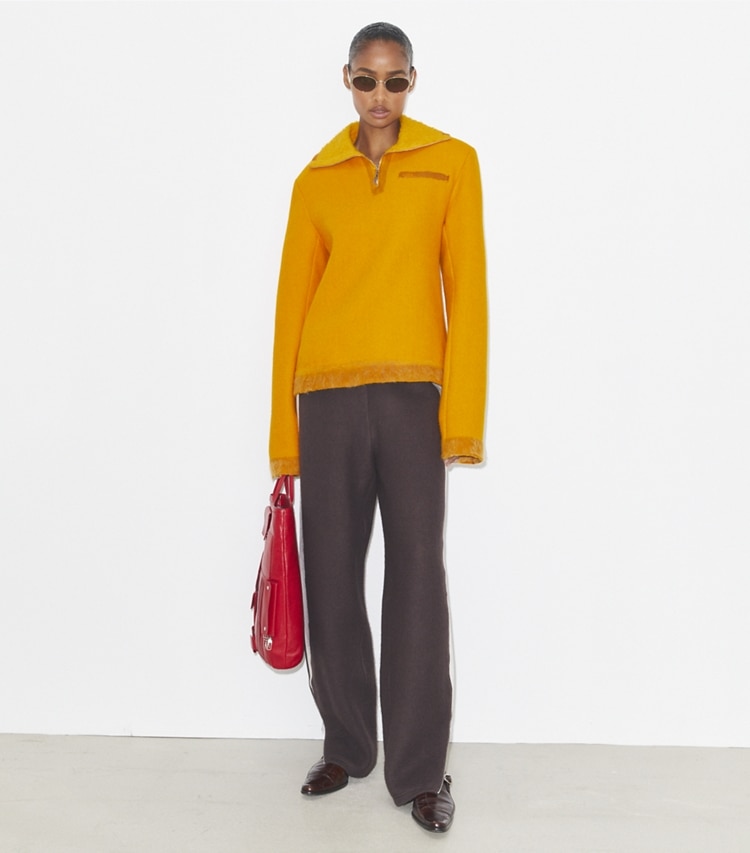 Tory Burch designer tops Maglione in lana con mezza zip in Winter Sun parte anteriore su modella