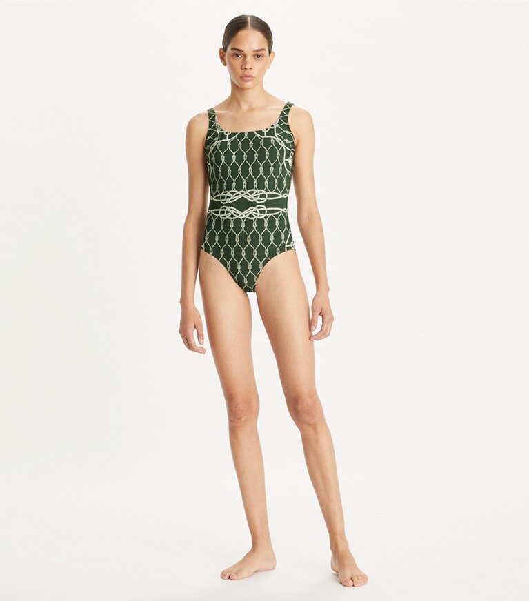 Tory Burch designer une pièce Maillot de bain débardeur imprimé dans Green Rope sur modèle, de face