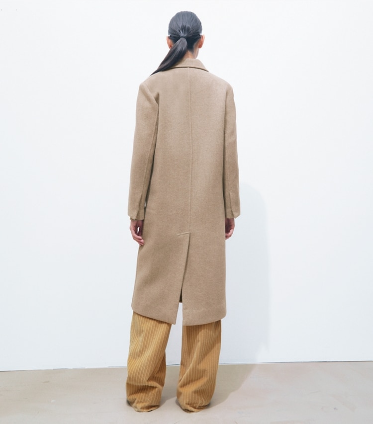 Tory Burch designer manteaux Manteau croisé en laine in Ashed Mocha on model back