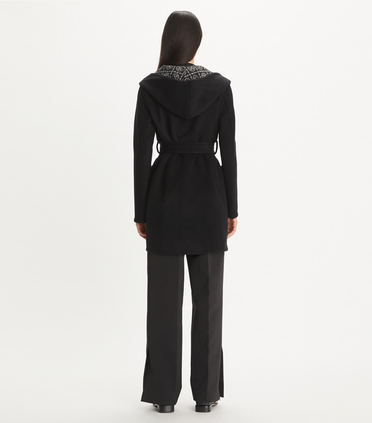 Tory Burch designer manteaux Manteau en laine à capuche in Black/Gray T Monogram on model back