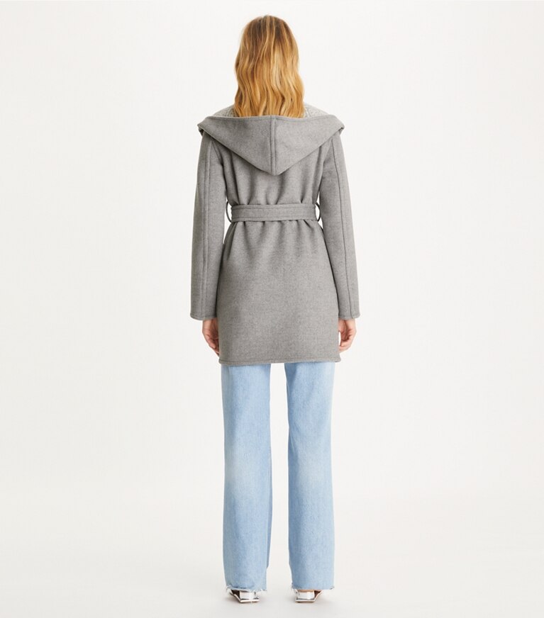 Tory Burch designer manteaux Manteau en laine à capuche in Gray T Monogram on model back