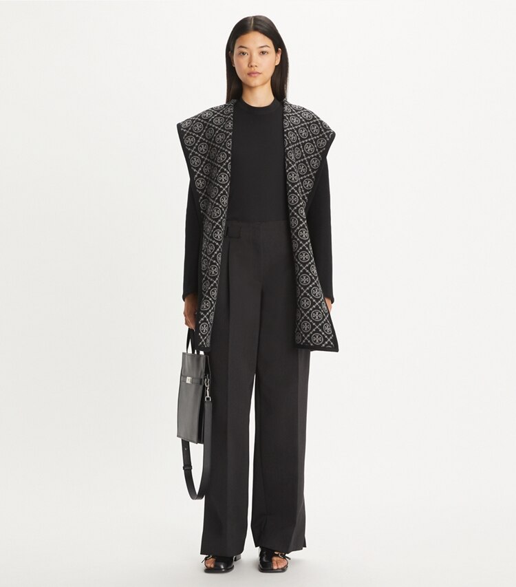 Tory Burch designer manteaux Manteau en laine à capuche in Black/Gray T Monogram sur mannequin, devant