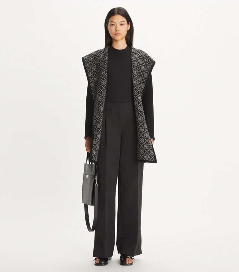 Tory Burch designer manteaux Manteau en laine à capuche in Black/Gray T Monogram sur mannequin, devant