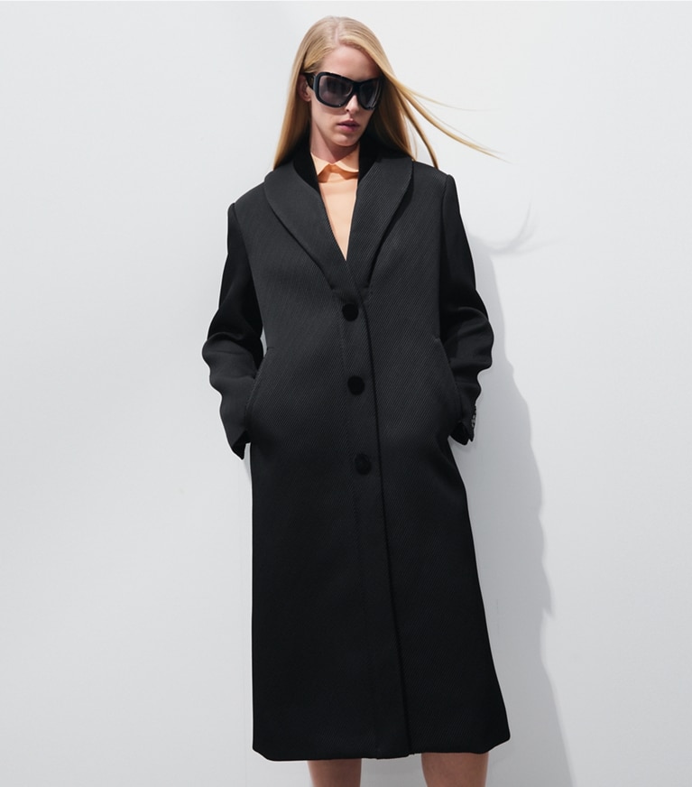 Tory Burch designer manteaux Manteau en sergé structuré dans Black détail sur modèle