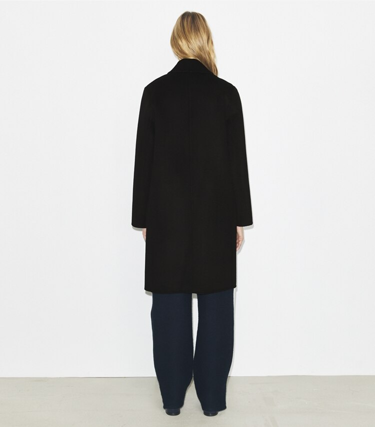 Tory Burch designer manteaux Manteau T Monogram en laine jacquard in Black/T Monogram Jacquard Combo D on model back