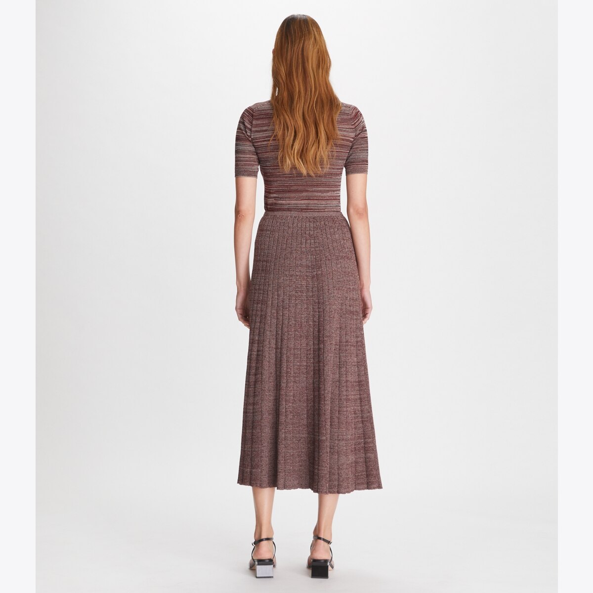 marled-rib-skirt-on-model-back