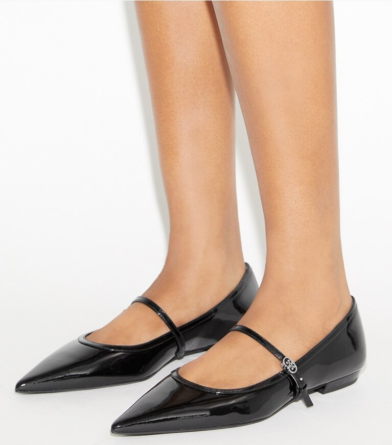 Tory Burch designer mocassins Mary Jane à boucle Double T dans PERFECT BLACK / PERFECT BLACK accessoire sur le modèle