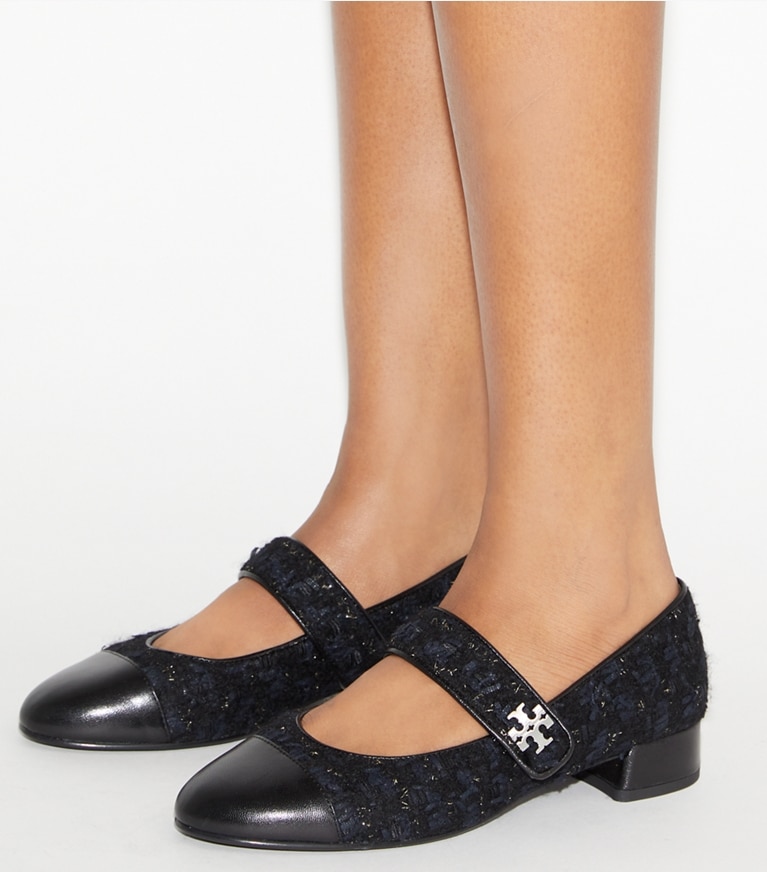 Tory Burch designer loafers Mary Jane mit Zehenkappe in MIDNIGHT NAVY / PERFECT BLACK angle