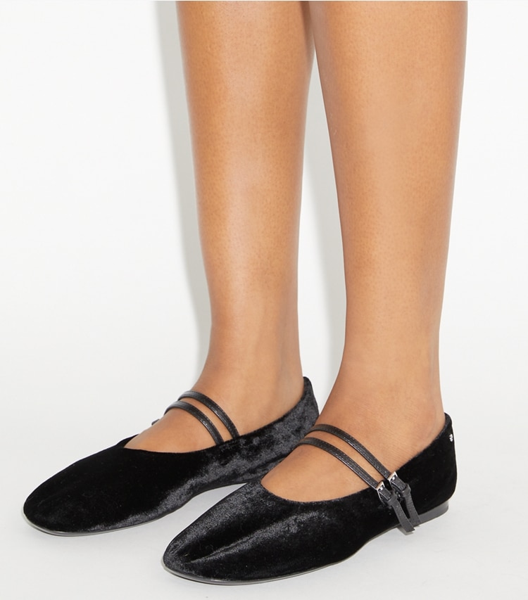 Tory Burch designer flats Mary Jane Two-Band Ballet in PERFECT BLACK accessory on model