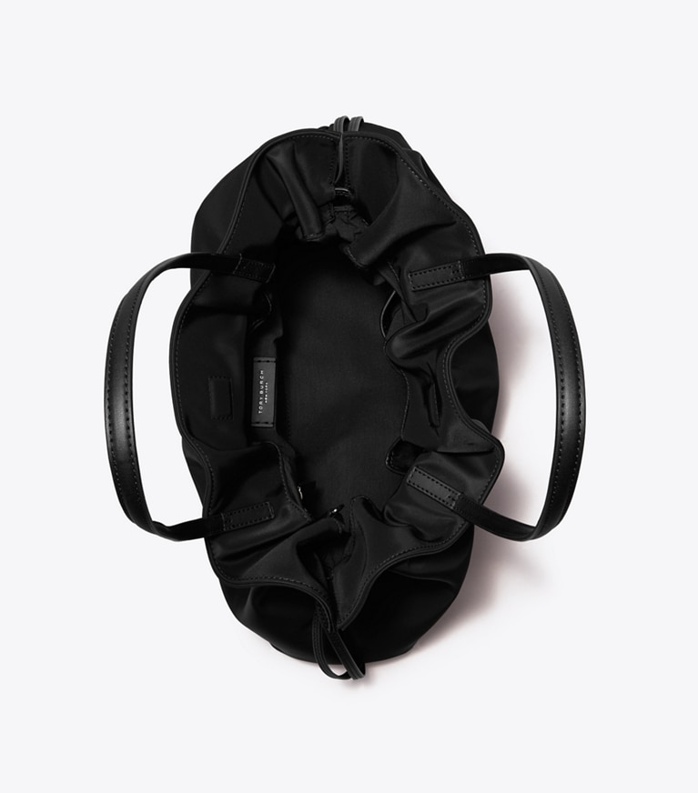 Tory Burch designer トートバッグ エラ ナイロン ドローストリング ミディアム トートバッグ in Black オーバーヘッド