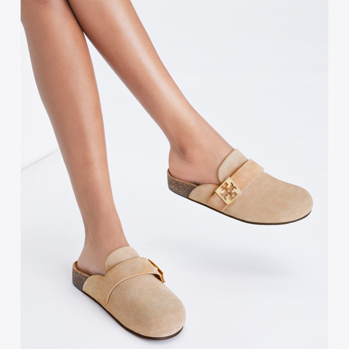 【関税&送料込】Tory Burch Beige Suede Mellow Slippers Mellow shearling-lined suede mules in beige - Tory Burch
