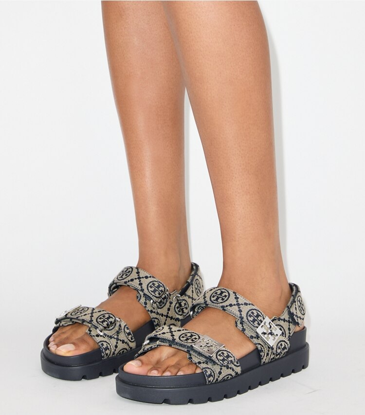 Tory Burch designer sandalen Mellow Sportsandale mit T-Monogramm in T MONOGRAM PERFECT NAVY accessory on model