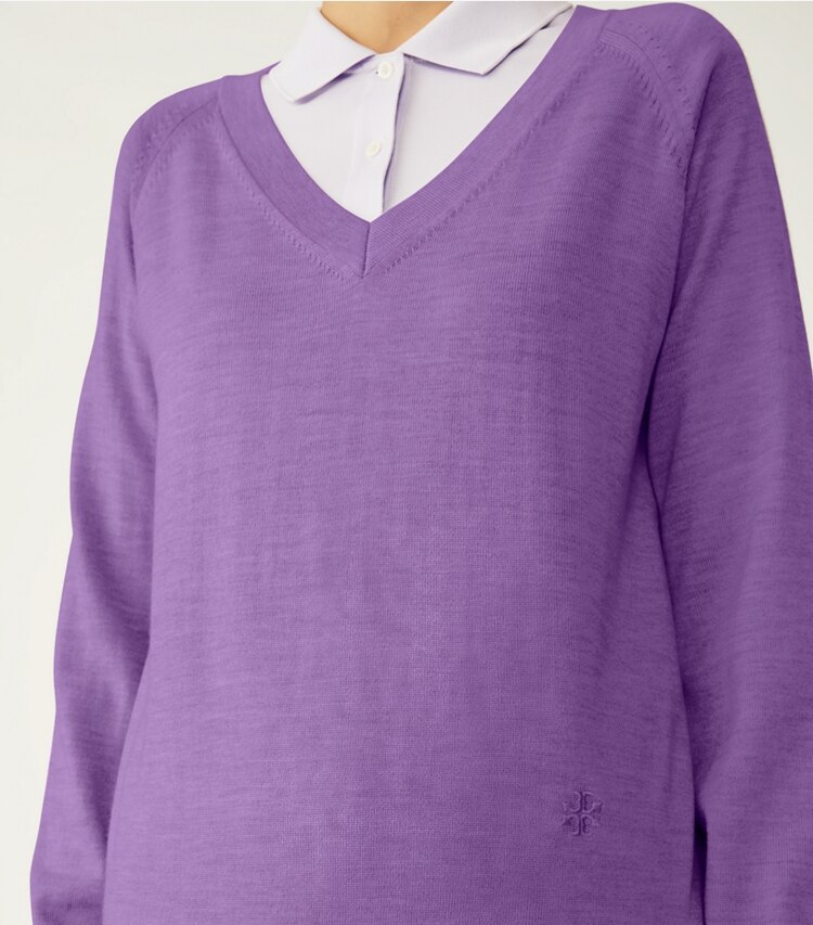 Tory Sport designer sweaters Merino V-Neck Sweater in Dark Lilac Heather on model detail