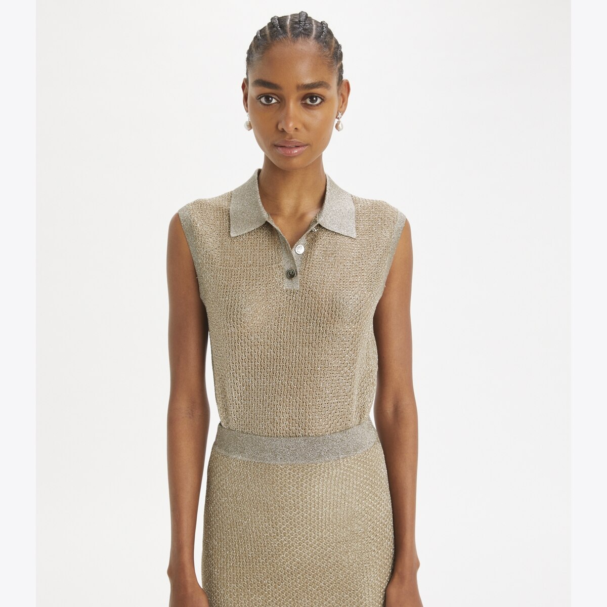 mesh-polo-on-model-detail.