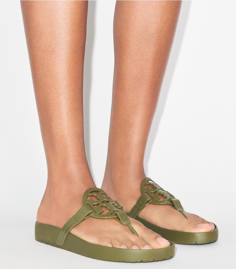 Tory Burch designer sandales Miller Cloud Light dans GRASS GREEN accessoire sur le modèle