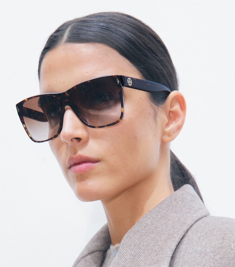 Tory Burch designer sunglasses & eyewear Miller Flat Top Square in BLACK/LIGHT GREY GRADIENT accessory on model