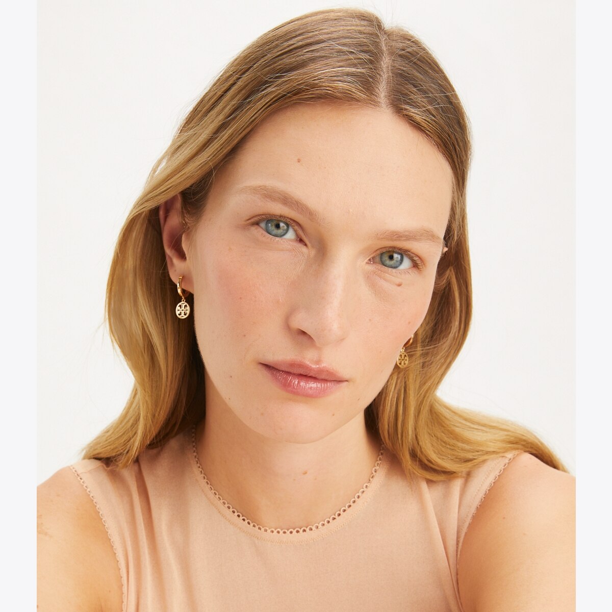 【国内即発】Tory Burch ピアス MILLER HUGGIE HOOP 143786 720 miller-huggie-hoop-earrings-