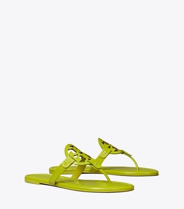 Tory Burch designer sandalen Miller Lacksandale in GREENWAY angle