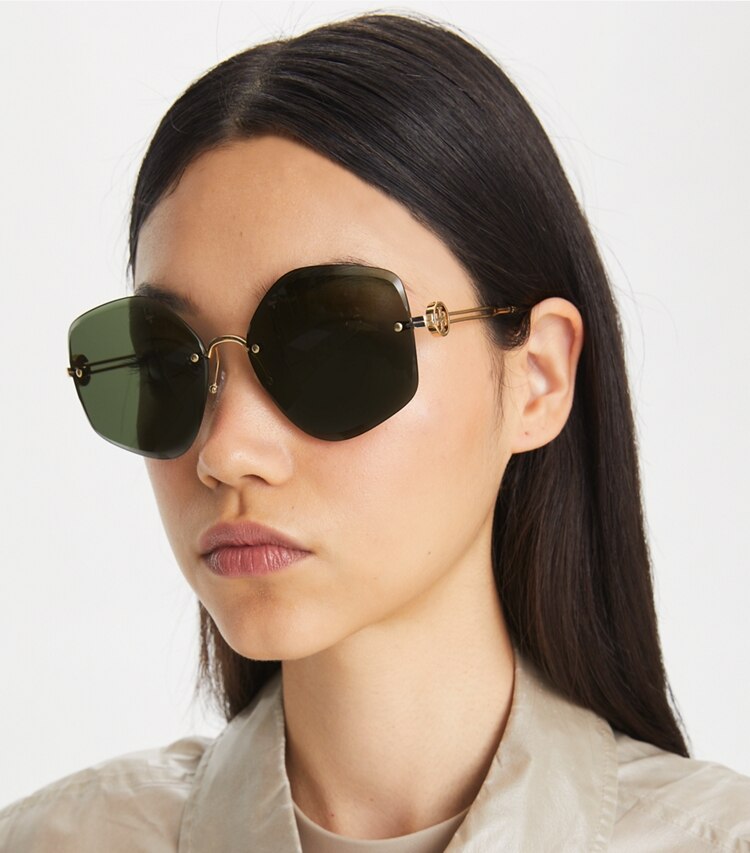 Tory Burch designer lunettes Miller Metal Geometric Sunglasses in SHINY GOLD/DARK GREEN accessory on model