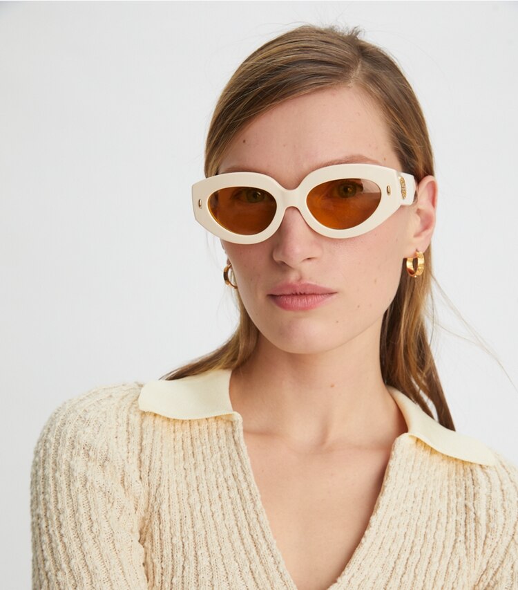 Tory Burch designer sonnenbrillen & brillen Miller Oversize-Sonnenbrille mit Cateye-Fassung in CRISP BLUE accessory on model