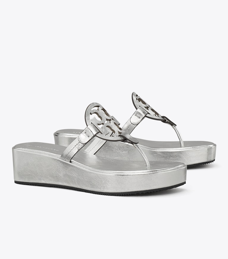 Tory Burch designer sandalen Miller Sandale in Metallic mit Keilabsatz in SILVER angle