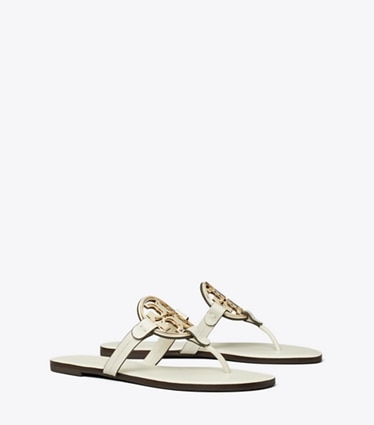 Tory Burch designer sandalen Miller Sandale mit Metall-Logo in LIGHT CREAM / GOLD angle