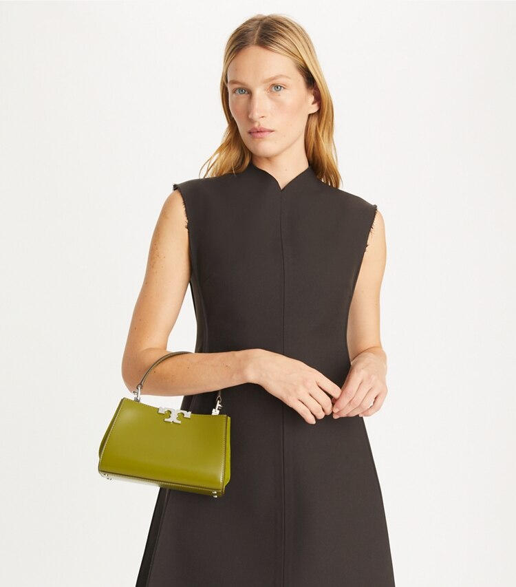 Tory Burch designer borse a spalla Mini bauletto Eleanor in Dark Matcha accessory on model