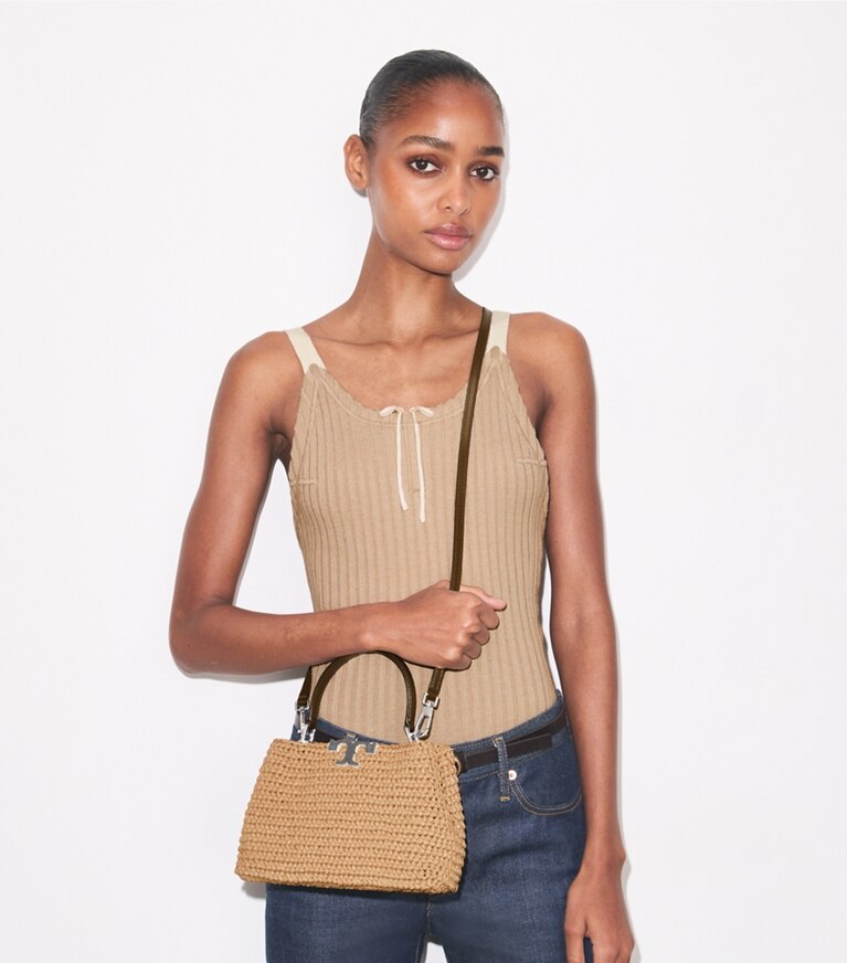 Tory Burch designer borse a spalla Mini Bauletto Eleanor in rafia in Honeycomb additional on model