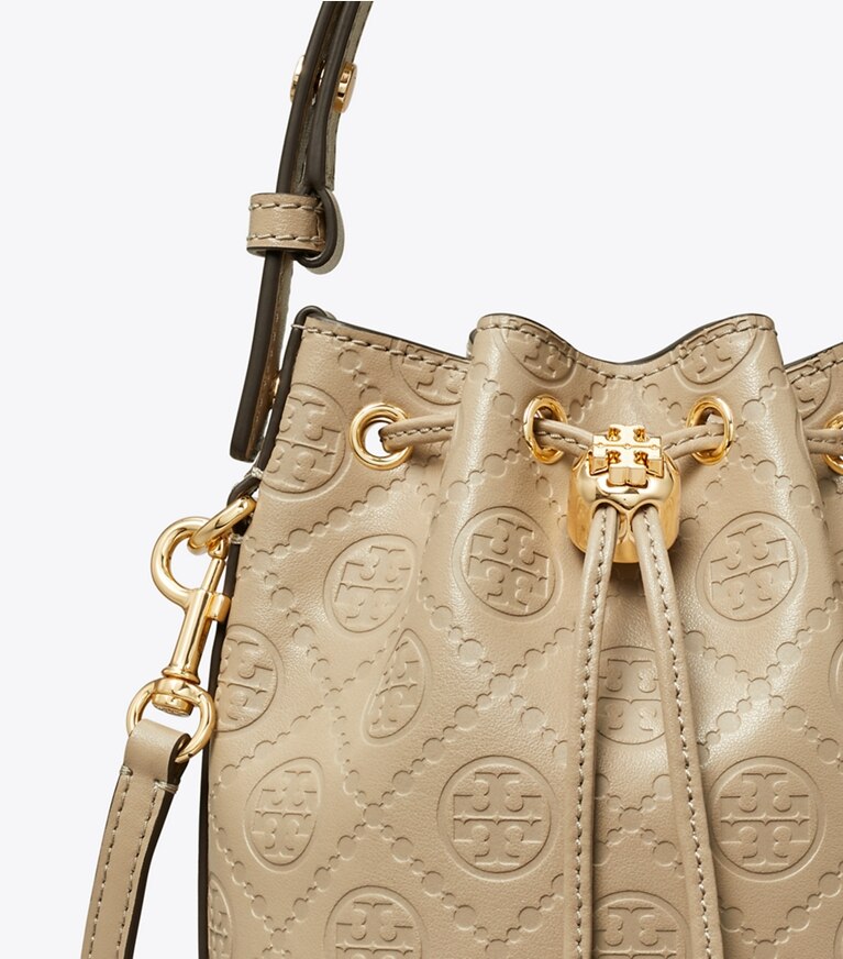 Tory Burch designer crossbody bags Mini-Beuteltasche aus Leder mit T-Monogramm in Fresh Clay angle