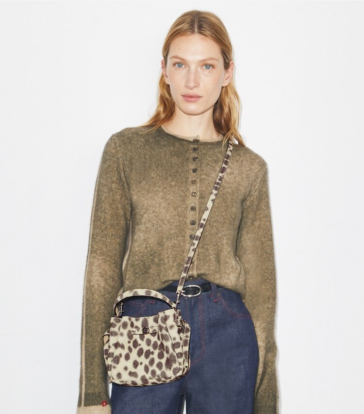 Tory Burch diseñador bolsos bandolera Mini bolso bucket Romy de gamuza en Cheetah accesorio en modelo