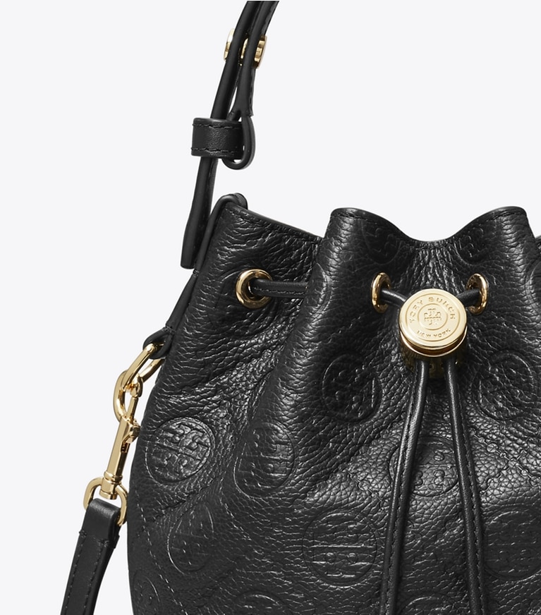 Tory Burch designer borse a spalla Mini borsa a secchiello T Monogram martellata in Black angle