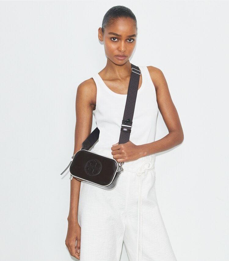 Tory Burch designer borse a spalla Mini borsa a tracolla Miller x BonBon in Cola accessory on model