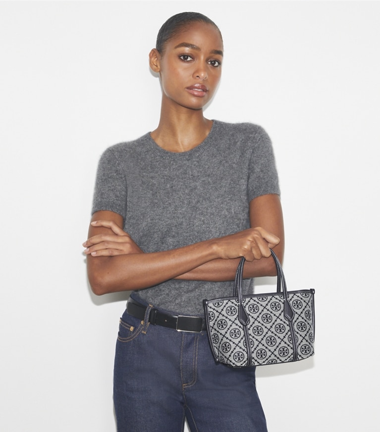 Tory Burch designer sacs à bandoulière Mini cabas Perry T Monogram in Tory Navy angle