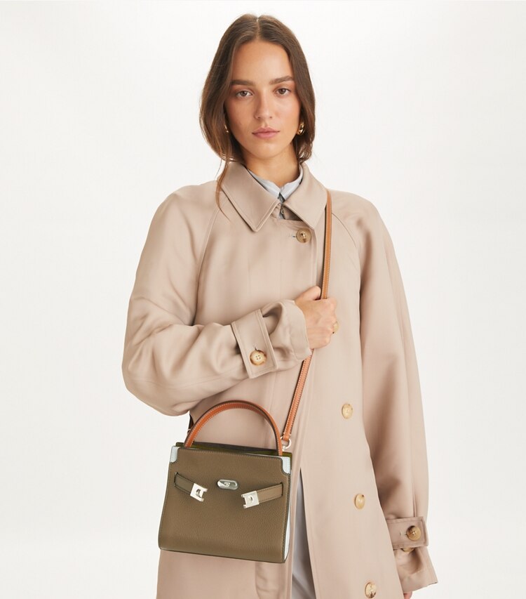 Tory Burch designer sacs à bandoulière Mini double sac Lee Radziwill en cuir grainé color-block in Wild Mushroom accessory on model