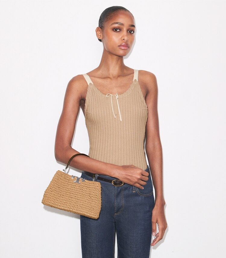 Tory Burch designer crossbody bags Mini Eleanor Henkeltasche aus Raffiabast in Honeycomb accessory on model