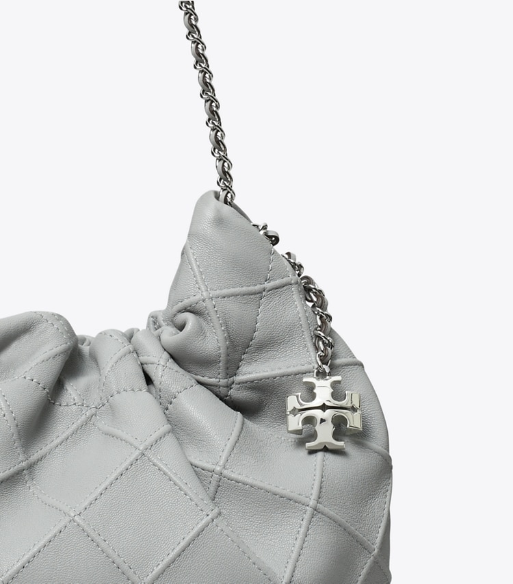 Tory Burch designer クロスボディバッグ フレミング ミニドローストリングバッグ in Gray ディテール