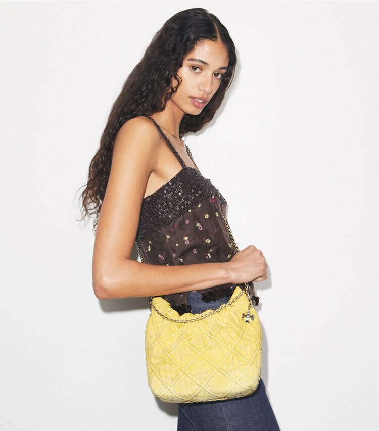 Tory Burch designer borse a spalla Mini hobo Fleming in morbido denim in Yellow accessory on model