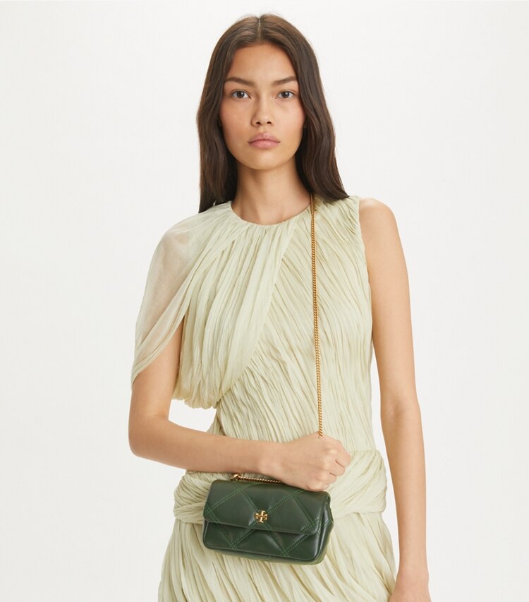 Tory Burch designer クロスボディバッグ キラ ダイヤモンドキルト ミニフラップバッグ in Basil additional on model