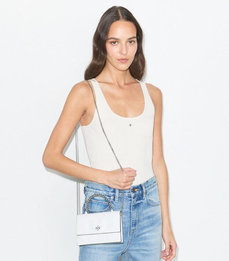 Tory Burch designer クロスボディバッグ キラ ディストレスト トップハンドル ミニクロスボディ in BIANCO additional on model