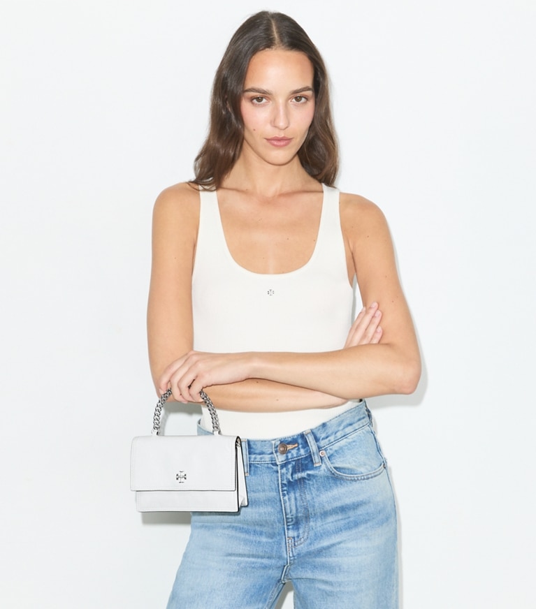 Tory Burch designer クロスボディバッグ キラ ディストレスト トップハンドル ミニクロスボディ in BIANCO additional on model